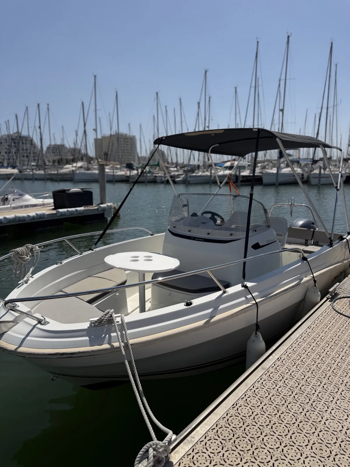 Cap Camarat (Anna) avec taud de soleil — coque rigide 100 CV, La Grande-Motte