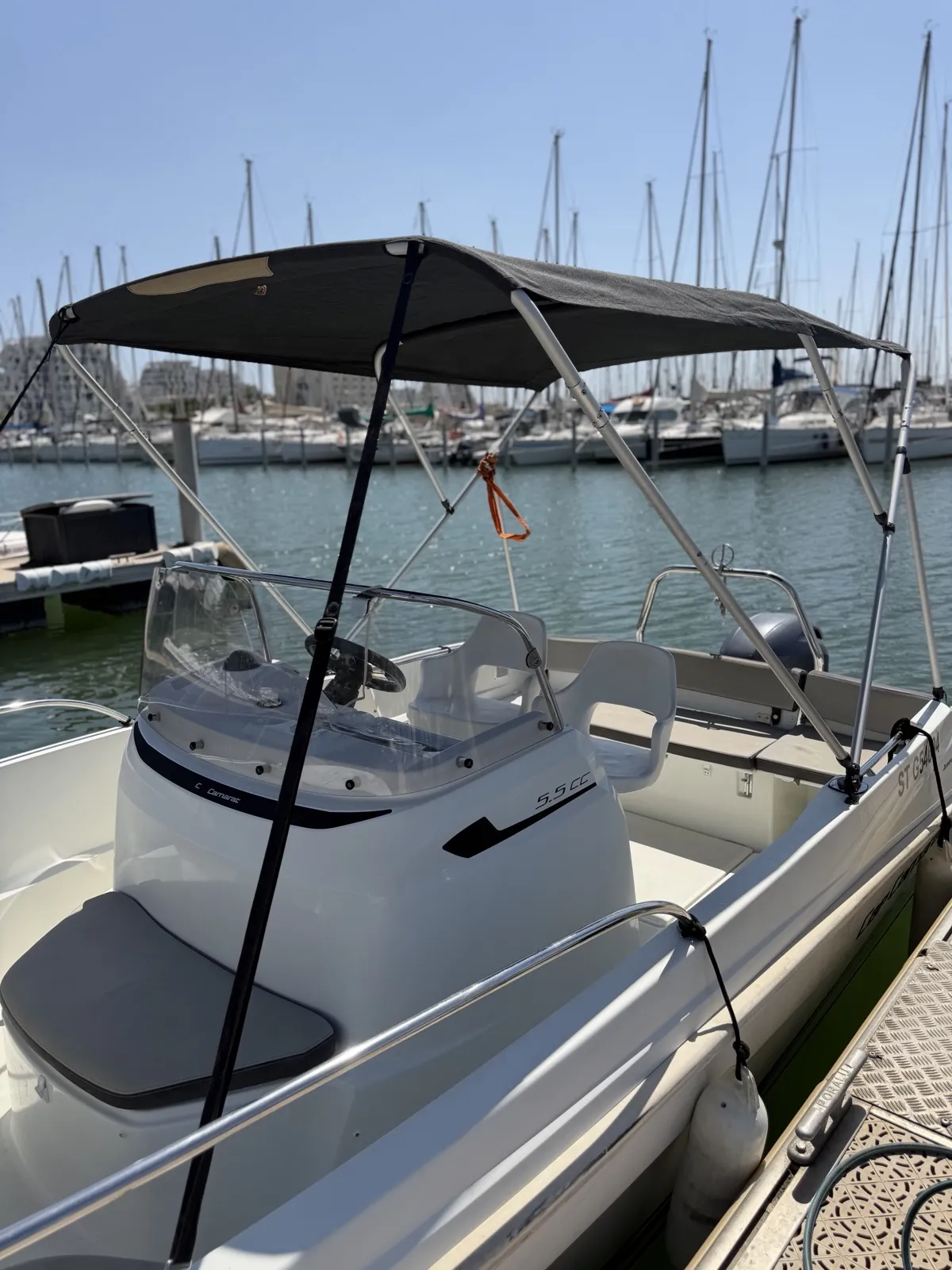 Cap Camarat (Anna) — cockpit et taud de soleil