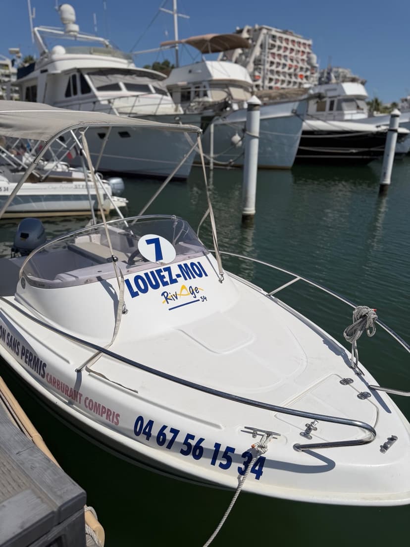 Location bateau sans permis 5 places à La Grande-Motte — Rivage base nautique Hérault